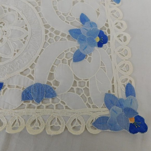 Fabric Placemat Floral Applique Blue White Lace 16.5"x11" SINGLE Vintage FLAW - Picture 5 of 10